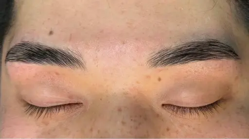 『アイブロウリフト＋ワックス脱毛』  自然な毛流れを作れるパーマとワックスを使った眉毛のスタイリングをさせて頂きます♡