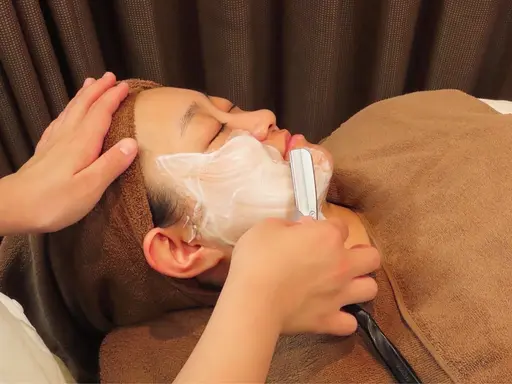 レディースシェーブ🫧  顔、襟足をお剃