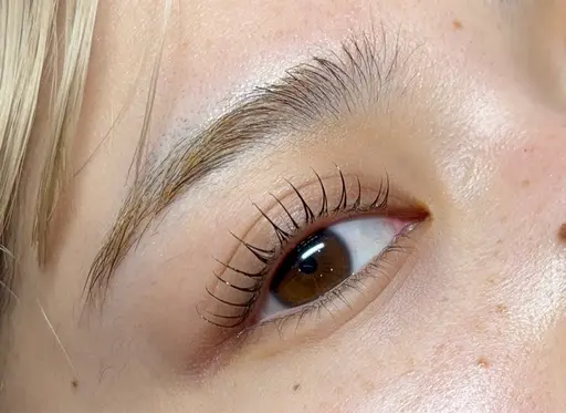 まつ毛パーマ　モデル