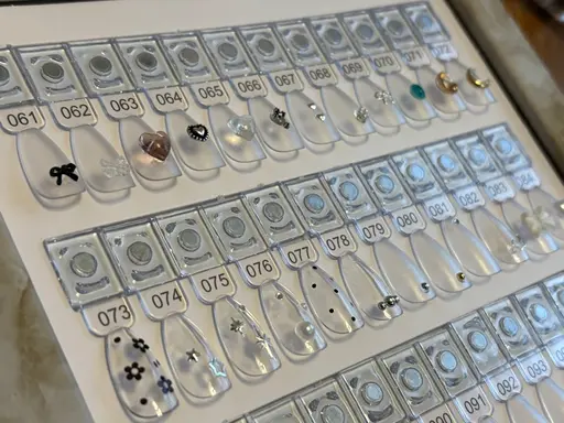 💅ハンドネイル💖マグネットネイルorフラッシュ・ラメ2カラー組み合わせ自由💖パーツ追加も🆗