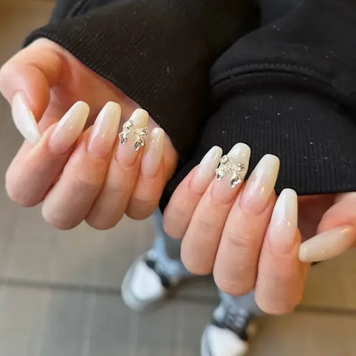 期間限定割引❣️▪️オフあり▪️【ジェルオフ無料】10本長さ出し➕ワンカラー＆パーツ2本🧸