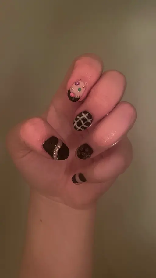 ネイルメニュー人気No.1❕❕🧊アートネイル🧊✨持ち込みデザイン👌爪に優しいパラジェル使用🪽