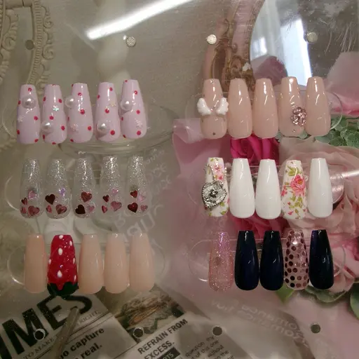 【ジェルオフ有り】• • • 𝑴𝒂𝒓𝒄𝒉 𝒇𝒊𝒙𝒆𝒅 𝒅𝒆𝒔𝒊𝒈𝒏 • • •左側