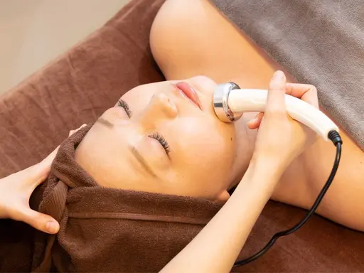 【ミニモ特別クーポン人気No1!超音波無料コース】小顔引上NO1★頭蓋骨矯正(ヘッドスパ)＋超音波＋首肩リンパ