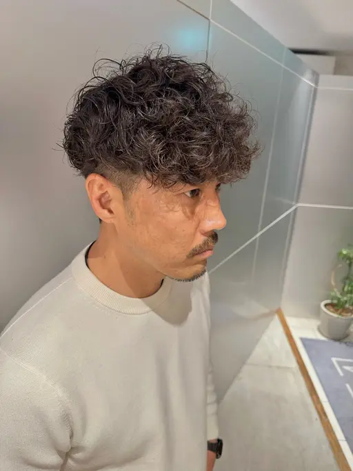 【人気No. 1メニュー✨】デザインパーマ+メンズカット(スペインカール、シャドウパーマ、フェザーパーマ)