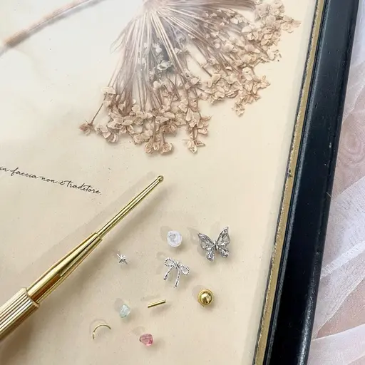 📍まつ毛パーマ・パリジェンヌラッシュリフト(上)➕耳つぼジュエリー(片耳6個ずつ)