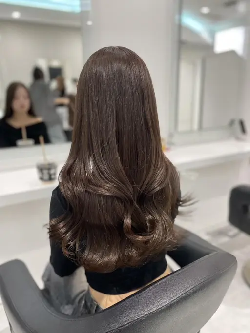 【🌿1回で赤みが気にならない!?🌿】透明感🫧オリーブカラー➕オリジナルトリートメント➕コテ巻き🫧