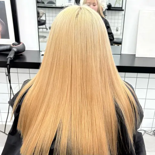 【カットなし】ケアブリーチ🥣💊＋カラー 🖍