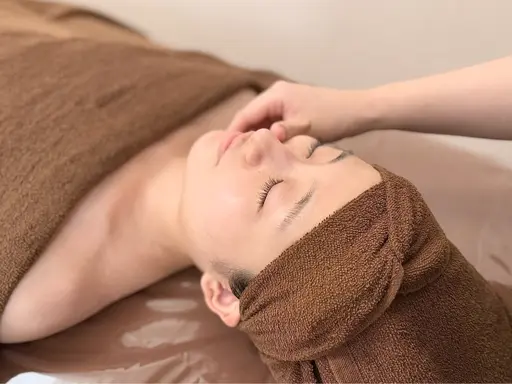 【即効小顔♪肩首リンパ付き】小顔コルギ50分