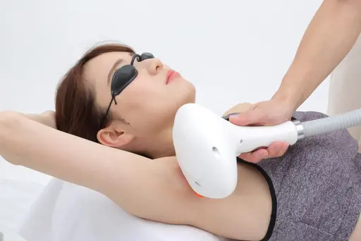 痛くない　わき脱毛　　￥980 （女性限定）