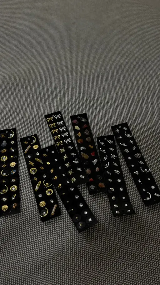 耳ツボ👂🤍片耳3個ずつ🤍(両耳で6個)