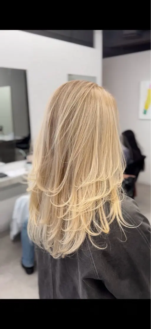 早い者勝ち🥇期間限定クーポン🌕【1ブリーチ➕カラー➕デザインカット➕3stepトリートメント】‼️