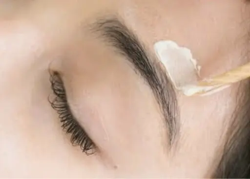 眉毛WAX   (間引き+¥550  メイク+¥1100)