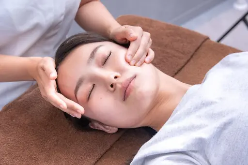 【ミニモ限定価格:小顔特化/リフトアップ】小顔整体コルギ+姿勢矯正 ¥7,600→¥2,900