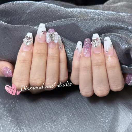 12月⭐️オフ無料⭐️人気No､1🎀チップ＋ジェル長さだし⭐️持ち込みデザイン⭐️アート1️⃣0️⃣パーツつけ放題