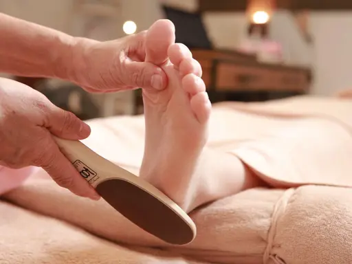 平日限定　フット角質ケア30分(足湯込み)