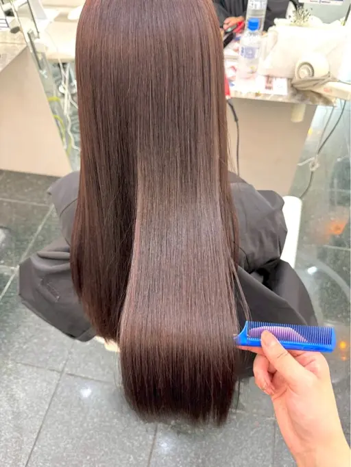 🌿 素髪を整えるストレートケア《カット＋縮毛矯正》