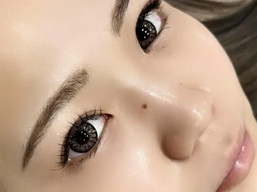 限定🩷(他店オフ込)最高級フラットラッシュ🩷140本❣️アイシャンプー付🫧しっかり盛れる本数です☺️