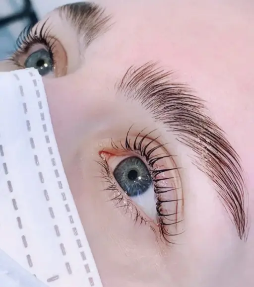 【🎉お得なセット割🎊】ハリウッドブロウリフト➕パリジェンヌ💖眉とマツパー同時施術、wax 無し・2回目​〜​9500