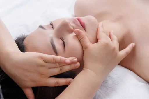 【毛穴美肌】人気No.1アロマリンパ＋小顔コルギ＋ヘッドスパ★90分7980円