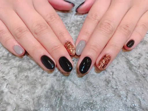 明日3月3日限定ハンドネイルワンカラー、ラメグラ2950円⭐·̩͙