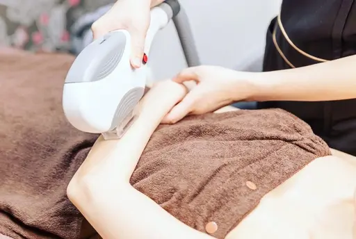 【全身脱毛】効果抜群の機械脱毛♪顔vio全て込みの特別価格！ご来店前に自己処理お願いします。届かない背面はお手伝いします