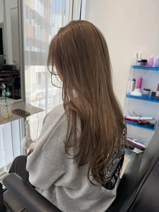 1ブリーチで作る！ミルクティー／ベージュ系ハイトーンカラー＋うるおいTr付き