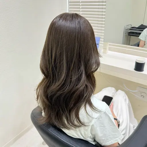 🌿‬赤味を消したい方におすすめ🌿‬透明感オリーブcolor🫒🤍+オリジナルトリートメント+コテ巻き🫶🏻✨