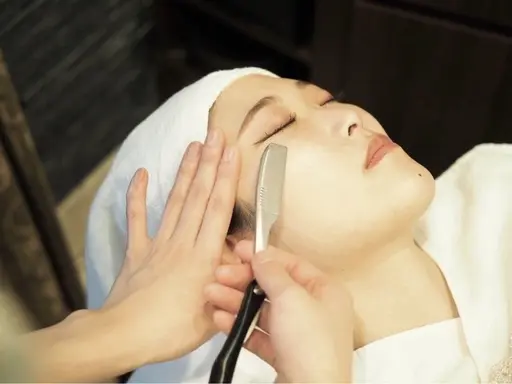 【プルプル素肌♪】美肌シェービング（顔+襟足+アイブロウ）30分