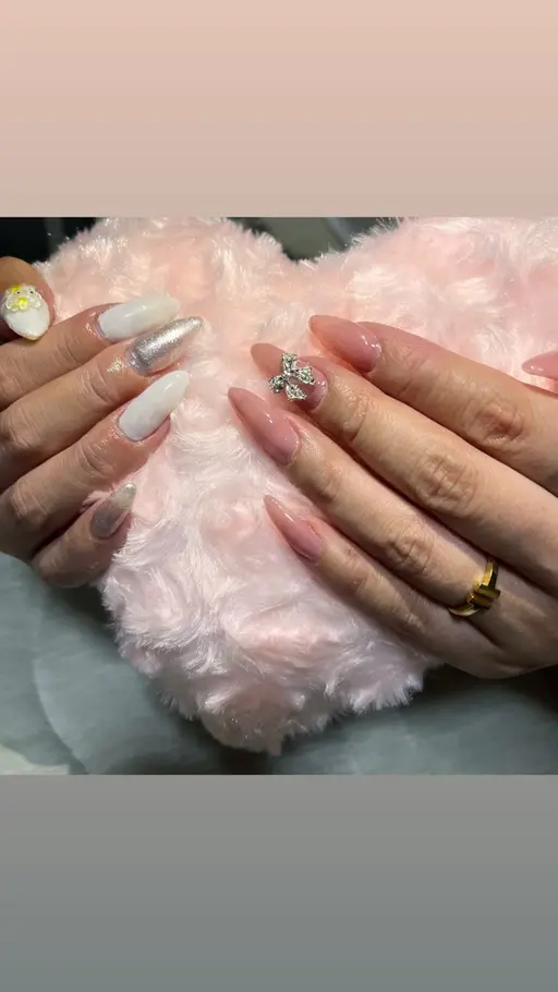 ジェルネイル💅(ワンカラー ビーズ シール付け放題 オフ代込)