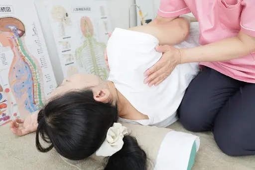 【初回限定価格】猫背巻き肩特化🔵姿勢を変えたいなら骨格から‼︎姿勢調整カイロコース　￥6,600→￥4,400