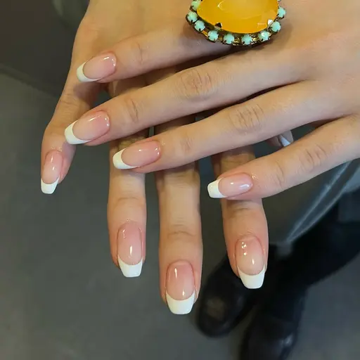 テストモデル✨白フレンチ/オフあり(⚠️スカオフ不可、お爪の長さ5ミリ以上ある方、形はスクエアにさせていただきます!)