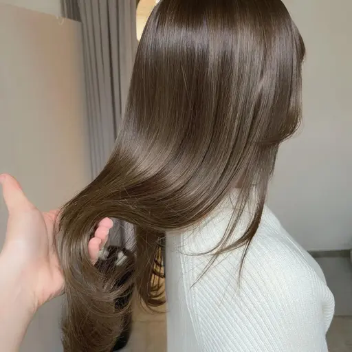 ホリスティックカラー＋カット ダメージが気になる方は是非1度体験してみて下さい✨️頭皮洗浄トリートメント付き💧💦