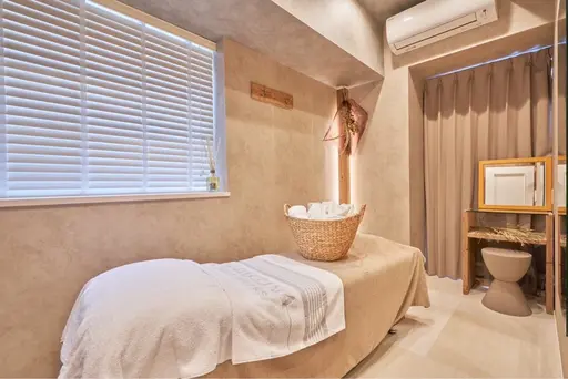 【当日限定】眼精脳疲労解消ヘッドスパ・首肩肩甲骨マッサージ◎着替えカウンセリング込み60分￥6,600