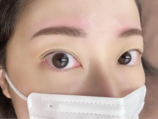 骨格や筋肉の付き方を見てなりたい雰囲気や理想の眉を聞いてからWAX施術のちに長さカット→メイクでお仕上げさせて頂きます。