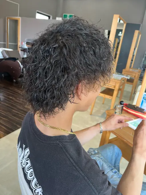 [人気NO1」メンズケアパーマ＋カット　¥7500