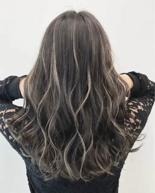 ☘️立体感☘️ハイライトカラー＋高保湿トリートメント