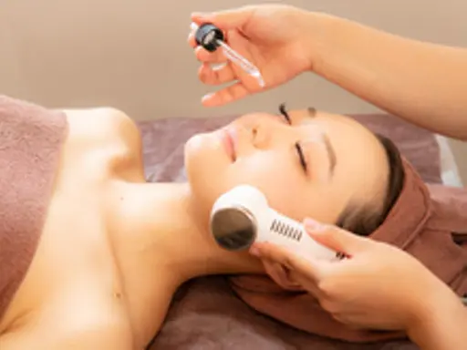 ⛄12月限定価格⛄ヘッドマッサージ付フェイシャル✨毛穴洗浄＆美白！目指せ脱トラブル肌＆眼精疲労改善！！