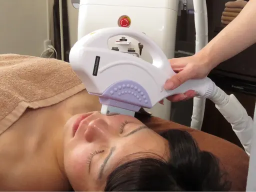 【メンズ/フェイシャル】泡洗顔＋光＋パック！肌贅沢ケア¥8,500