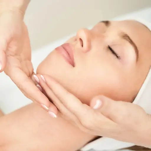 肌育フェイシャルエステ(小顔/リフトアップ/ハリ弾力)¥6,500→¥4,980