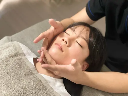 【12月限定】🥇《小顔矯正×ヘッドマッサージ×首肩マッサージ》癒しと整顔の贅沢60分／初回3980円🍀