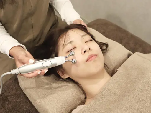 ☆【リフトUP&たるみケア】小顔矯正+EMS+ラジオ波+ドライヘッドスパ