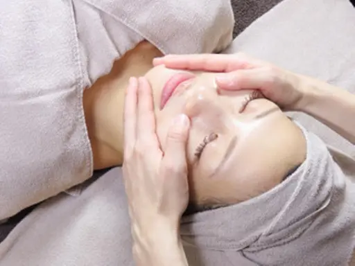 【肌質改善人気No.1👑ハーブピーリング】くすみ・乾燥・毛穴・小じわなど根本ケア😊うるツヤ再生フェイシャル✨