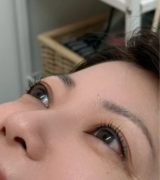 【金曜日限定メニュー】19日ご案内可能‼️まつ毛パーマ（下まつげ込+2000円）