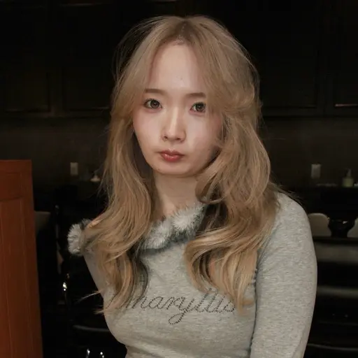 【平日限定】レイヤーカット＋艶カラー＋高保湿TR 〔レイヤー/ハッシュカット／顔周りレイヤー/ボブレイヤー〕