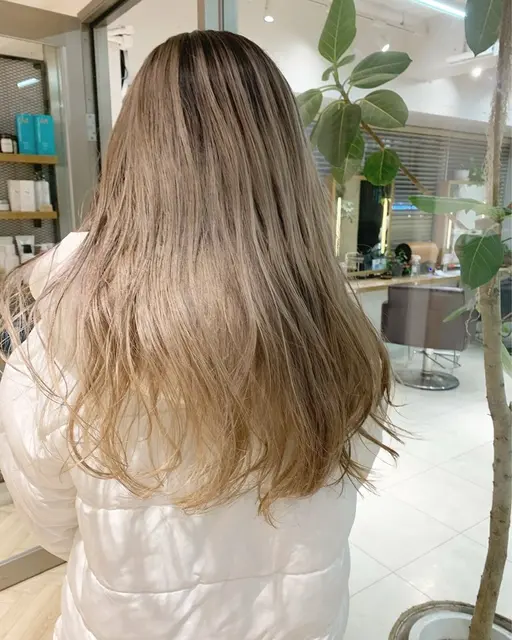 🩷春に大人気🌷🌸ダブルカラー 🩷 ケアブリーチ ➕ ハイトーン艶カラー ➕高保湿トリートメント 🫧