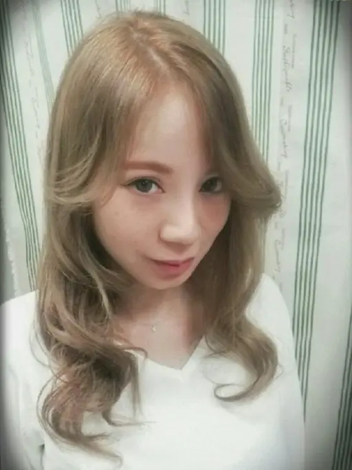 ケアブリーチのダブルカラー+カット（イルミナカラー仕様）