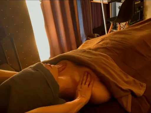 【オイルマッサージ×デコルテバストリンパ60分】気になる部位を1​〜​2箇所とデコルテバスト周りの筋肉やリンパケア！