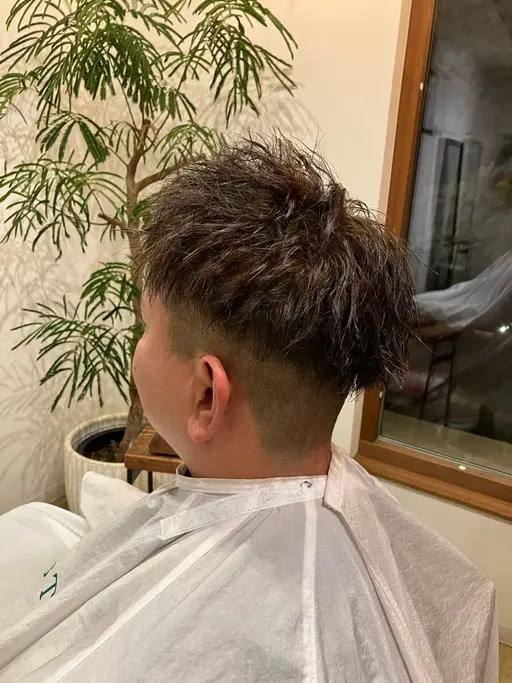 👨‍🔧👩⭐️横と後ろちょこっと刈り上げたい人や、2ブロックの刈り上げだけメンテナンスしたい方✌️眉カット付き😊