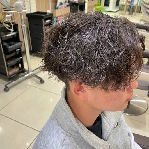 メンズカット+スタイリング剤付き✂️ご自宅でもセットしやすいようにお渡しします◎